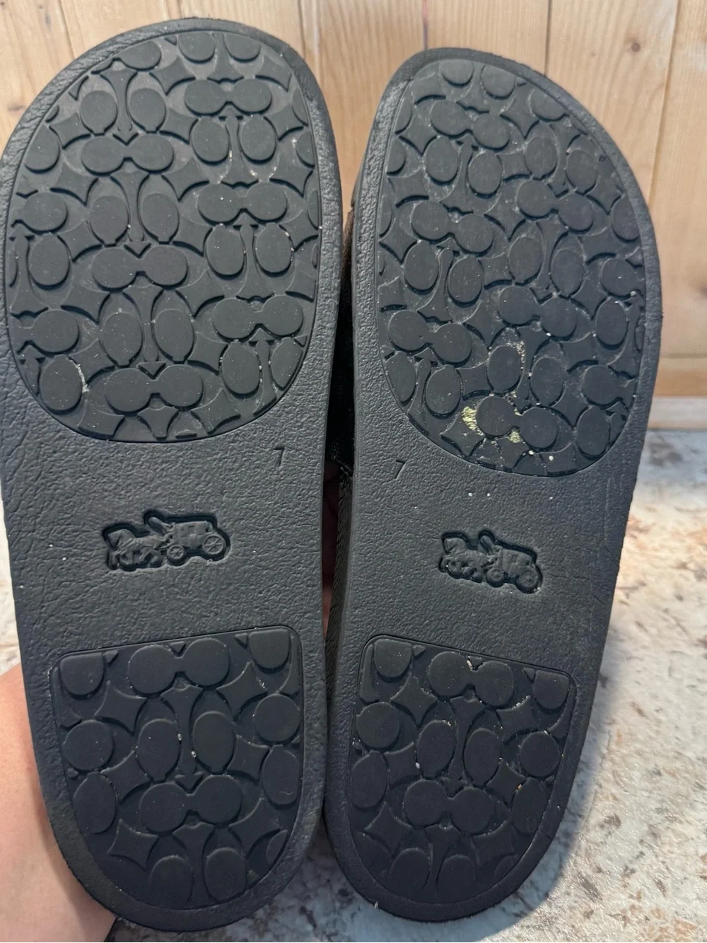 Coach Signature C Slides size 7